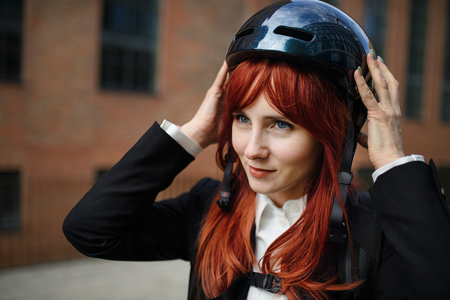 bangs and motorcycle helmets lunatic Fringe SS1650 Full Face Helmet https://bikepretty.com/blogs/blog/how-to-prevent-helmet-hair [Updated the video based